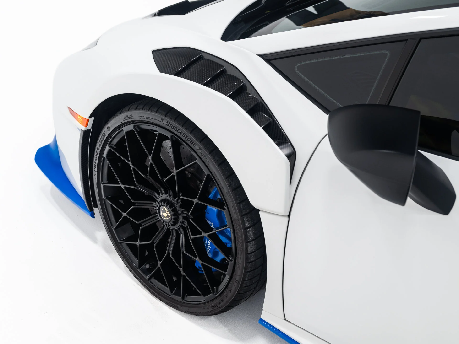 Used 2021 Bianco Asopo Metallic Lamborghini  image 18