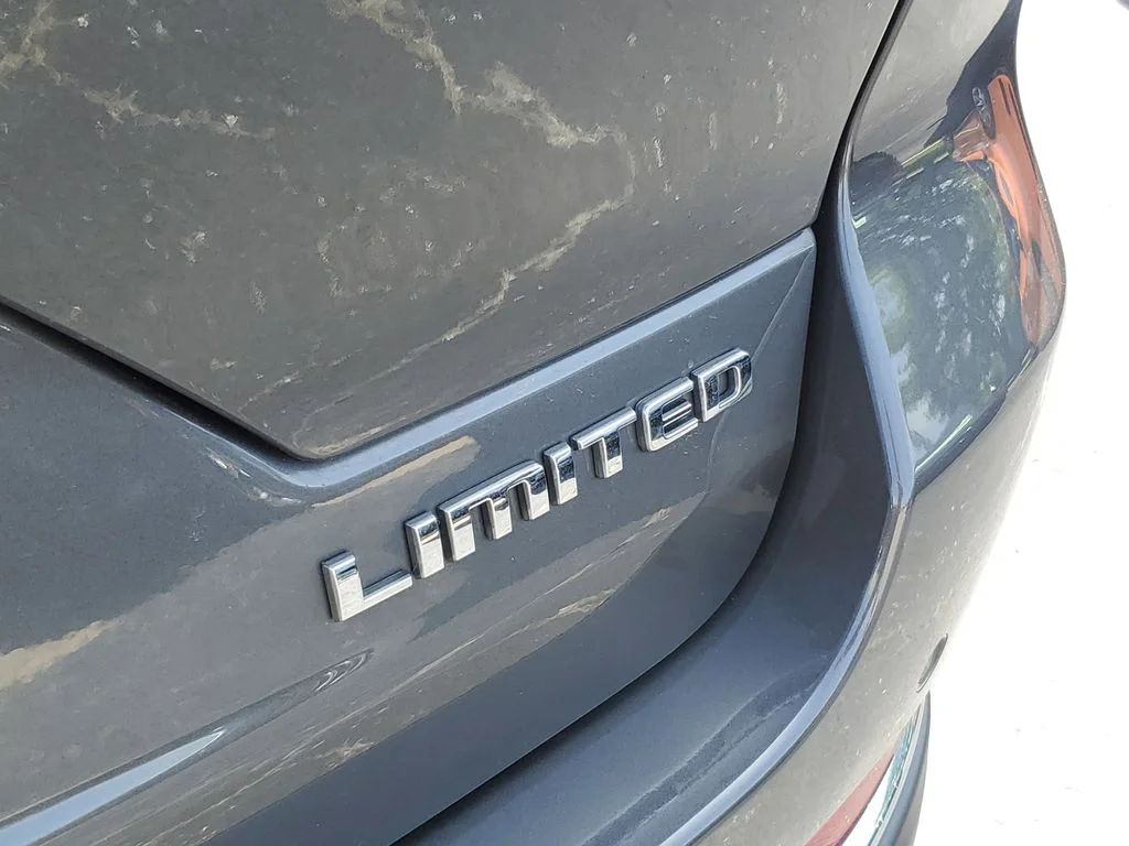 Used 2023 Gray Jeep Limited image 8