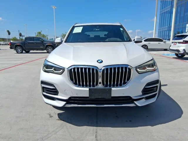 Used 2023 White BMW sDrive40i image 2