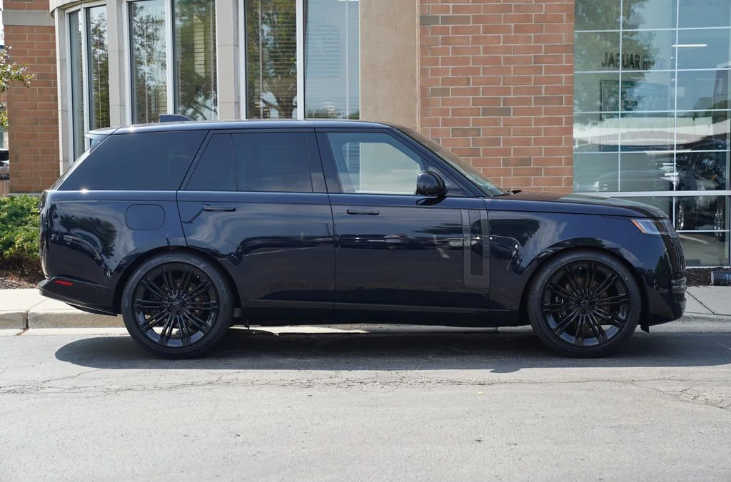 New 2026 Constellation Blue Ultra Metallic Gloss Land Rover SE image 7