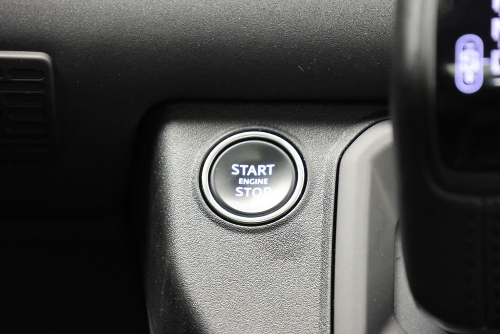 Used 2023 Fuji White Land Rover X-Dynamic SE image 20