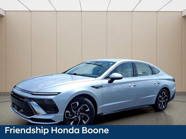 Used 2024 Silver Hyundai SEL image 2
