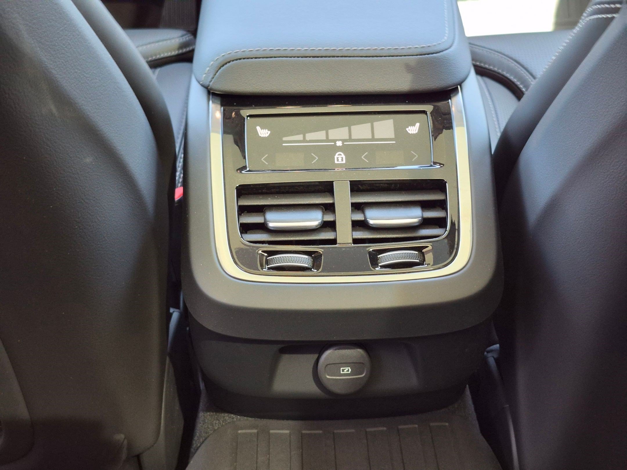 Certified Used 2026 Bright Dusk Metallic Volvo Ultra image 23