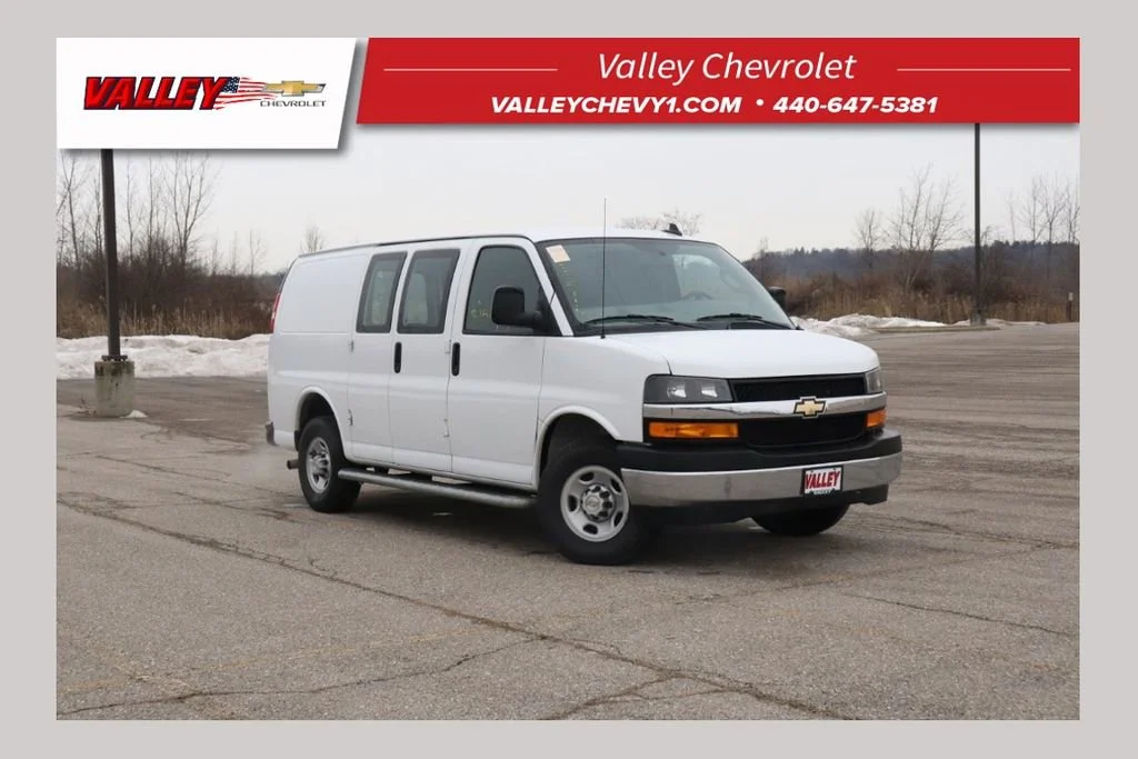 2024 Chevrolet Express 2500 Work Van HD's photo