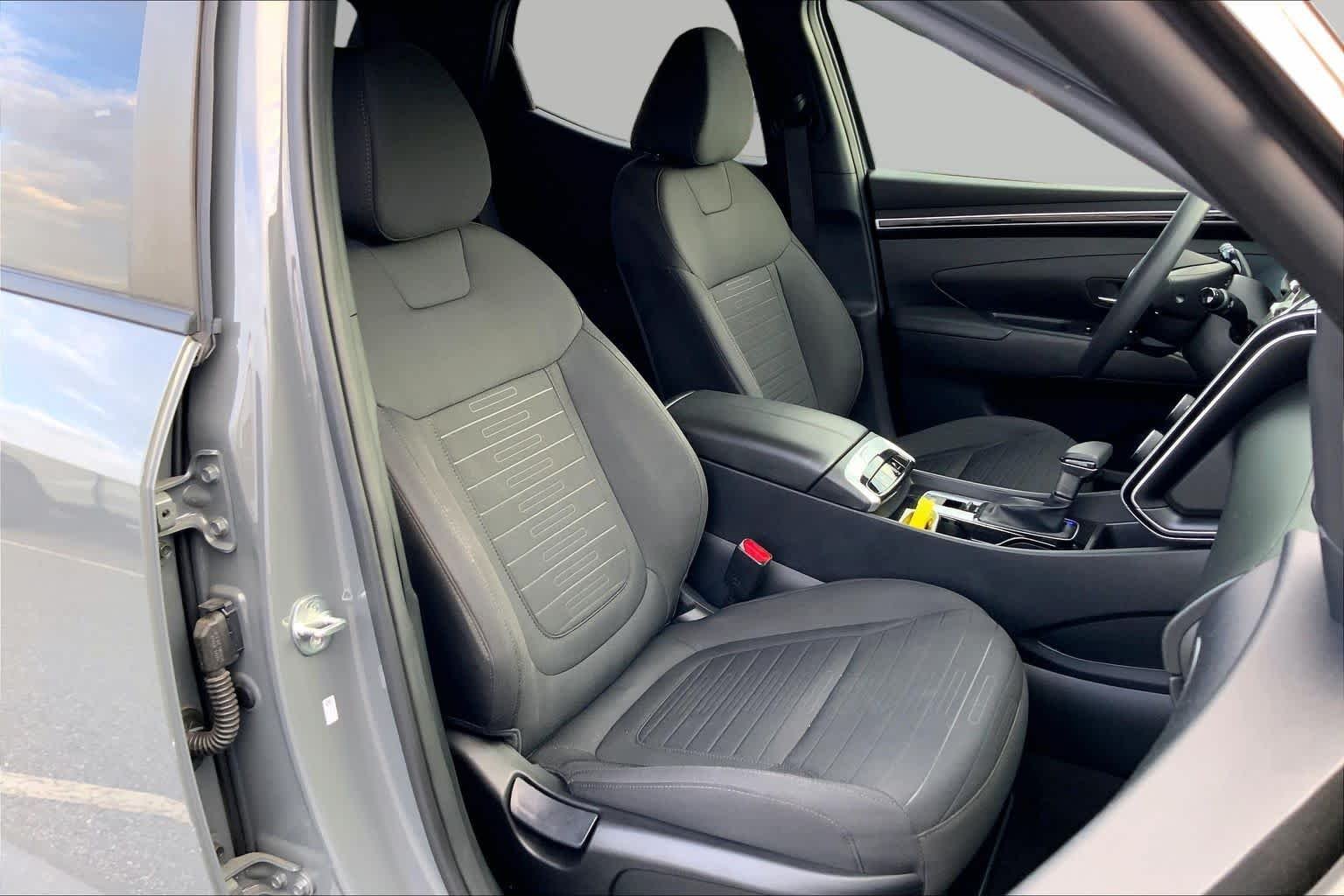 Used 2023 Hampton Gray Hyundai SEL image 9