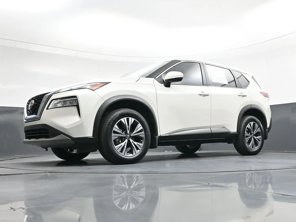 Used 2023 White Nissan SV image 40