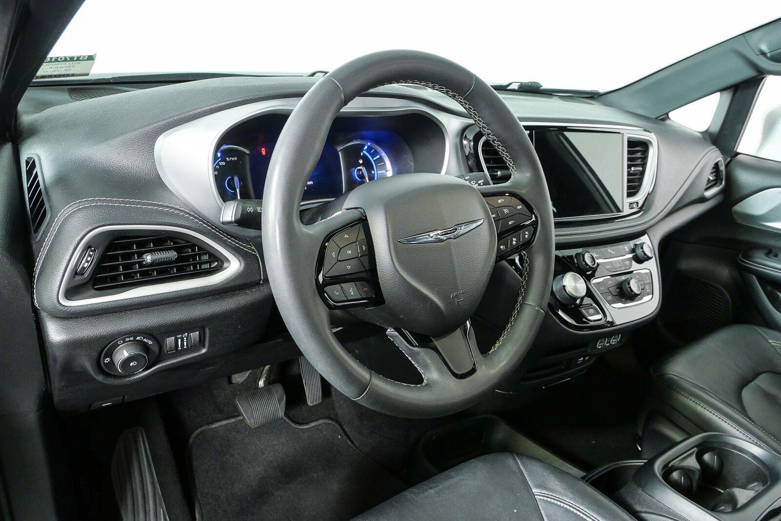 Used 2022 Bright White Clearcoat Chrysler Hybrid Touring L image 5