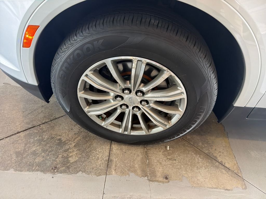 Used 2018 Silver Cadillac Luxury image 10