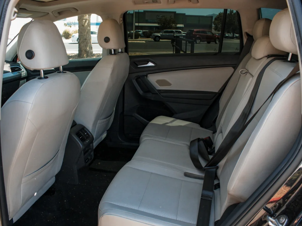 Used 2019 Deep Black Pearl Volkswagen SE image 26