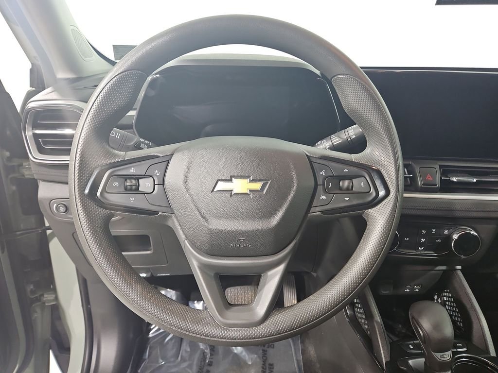 Used 2025 Green Chevrolet LS image 15