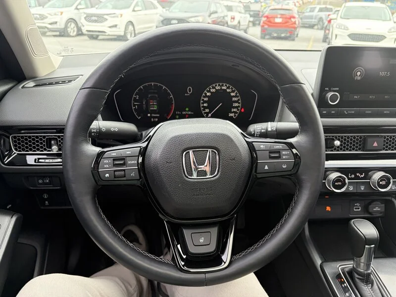Used 2023 White Honda EX image 11