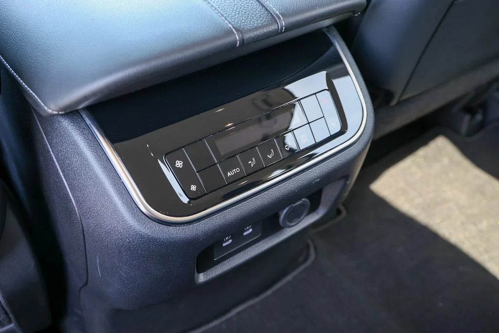 2025 Nissan Armada SV - Photo 31
