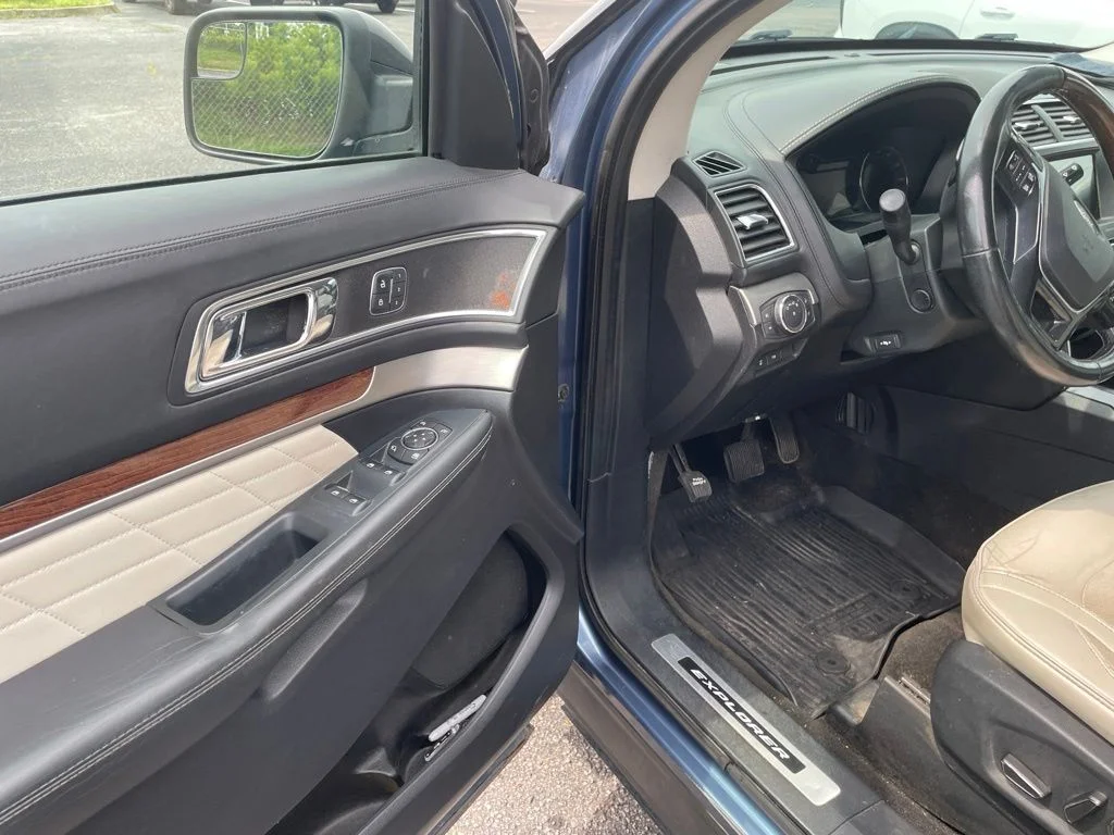 Used 2018 Blue Ford Platinum image 13