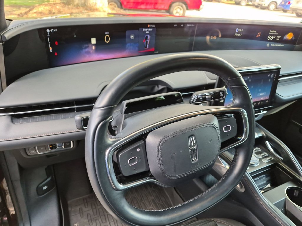 Used 2024 Red Lincoln Reserve image 33