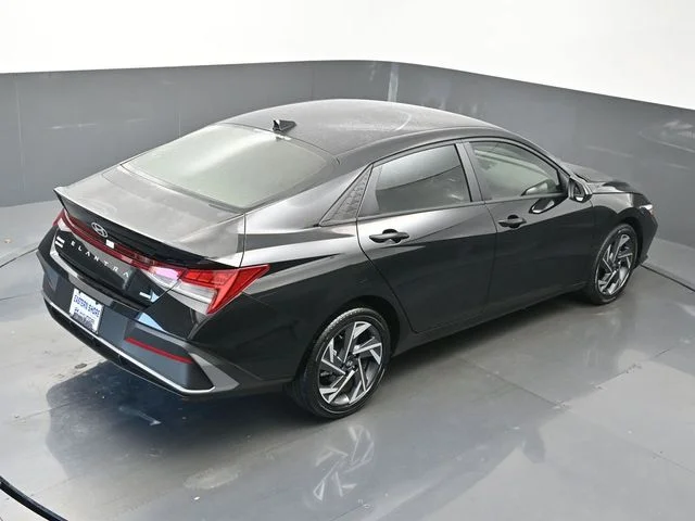 Used 2025 Black Hyundai SEL Sport image 45