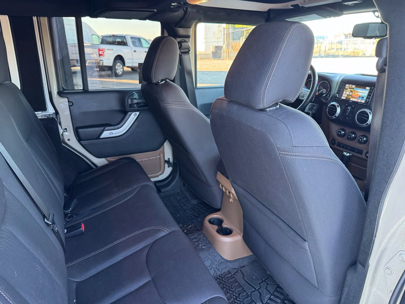 Used 2017 Beige Jeep Unlimited Rubicon image 11