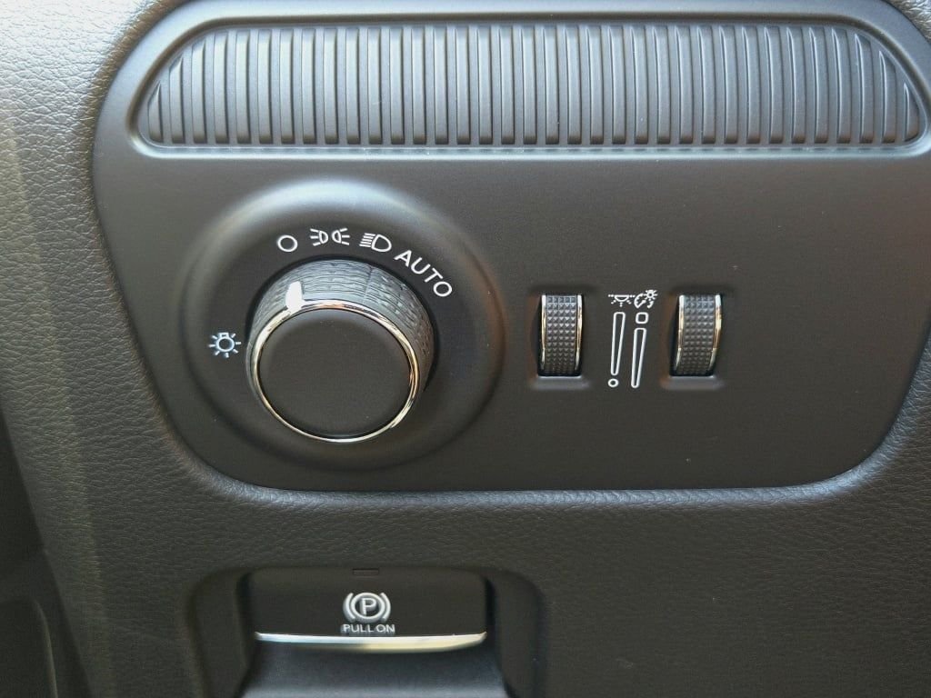 New 2026 High Gloss Black Exterior Paint Jeep Limited Altitude image 30