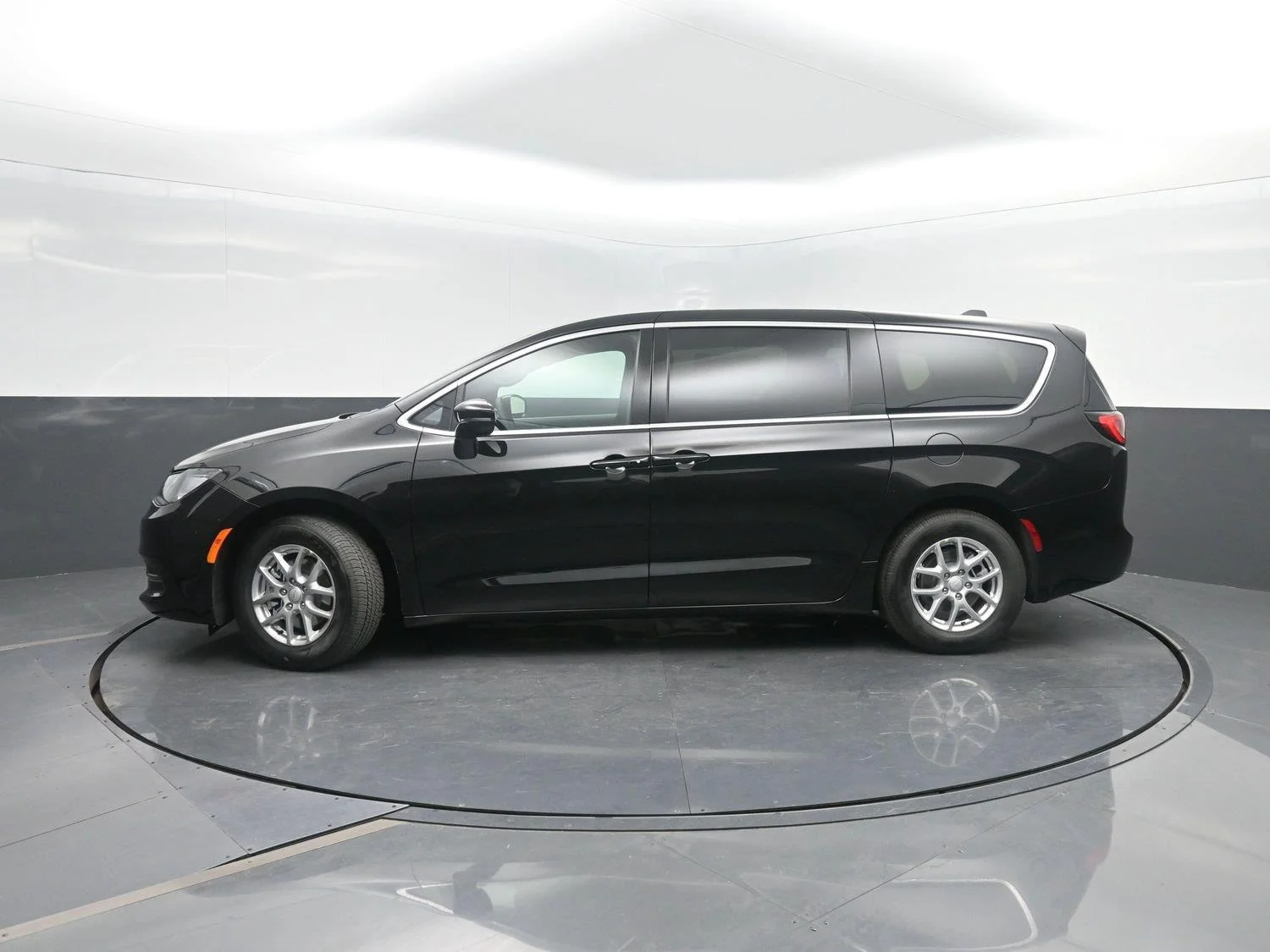 2027 Chrysler Voyager LX