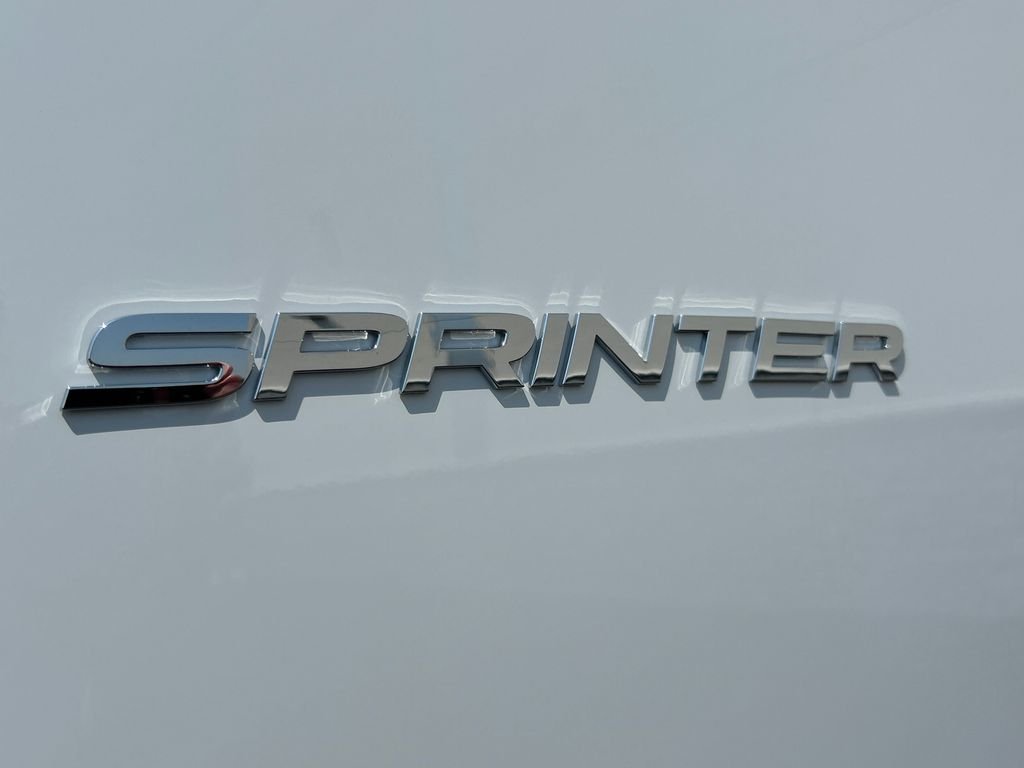 New 2026 Arctic+White Mercedes-Benz Cargo 144 WB image 24
