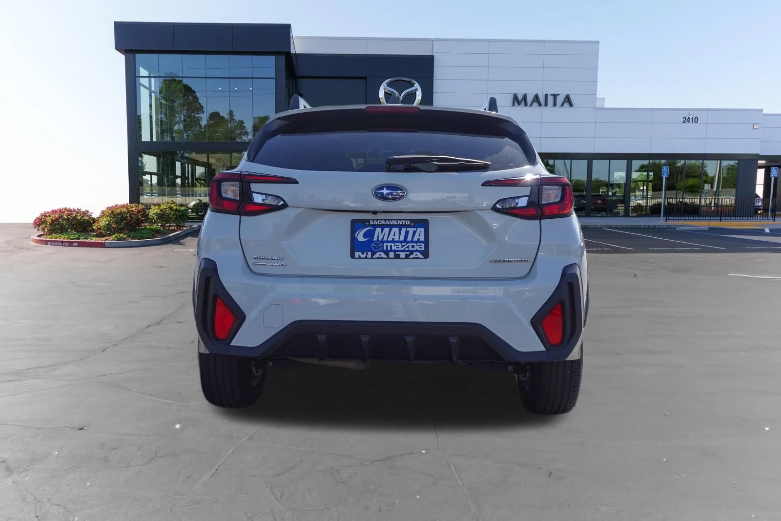 Used 2025 Crystal White Pearl Subaru Premium image 4