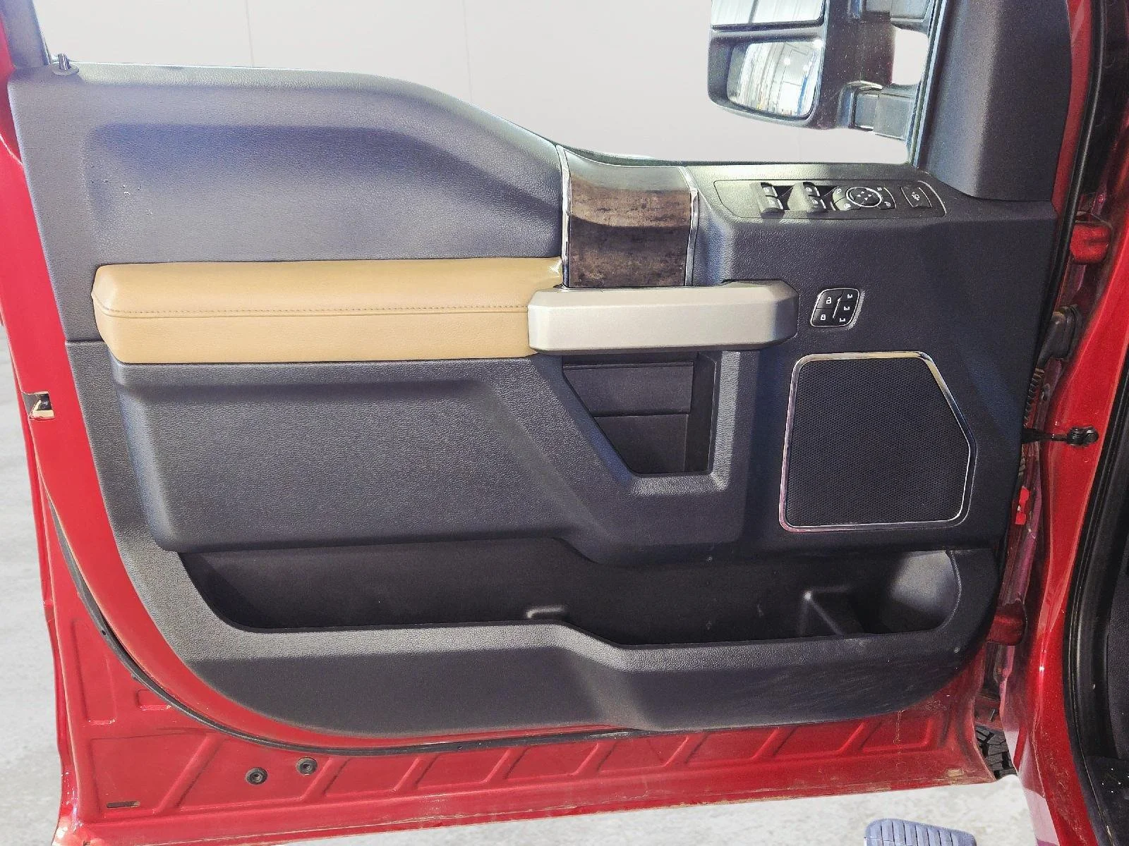 Used 2022 Rapid Red Metallic Tinted Clearcoat Ford LARIAT image 12