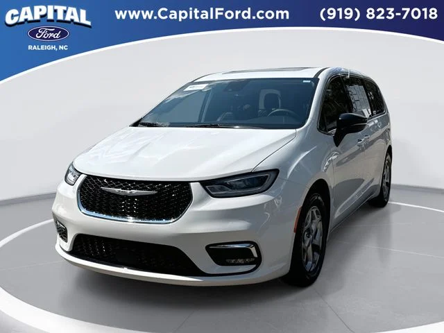 Used 2024 White Chrysler Limited image 1