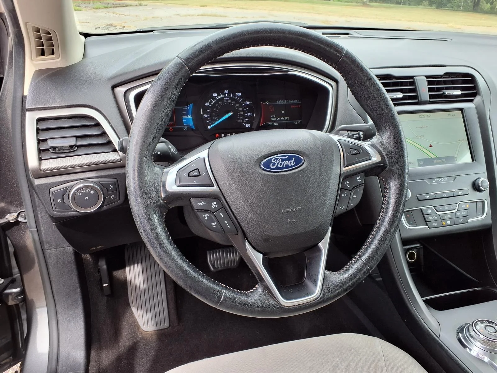 Used 2020 Magnetic Metallic Ford SE image 19
