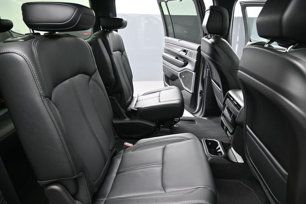 New 2026 Silver-Zynith Exterior Paint Jeep Limited Reserve image 25