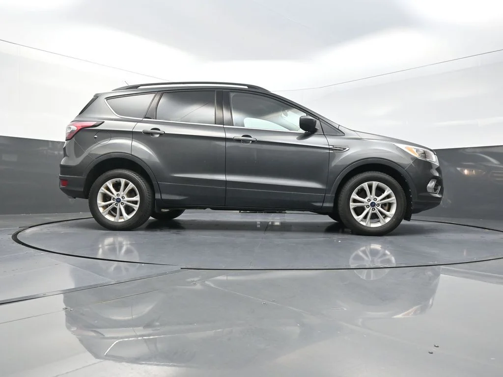 Used 2018 Gray Ford SE image 30