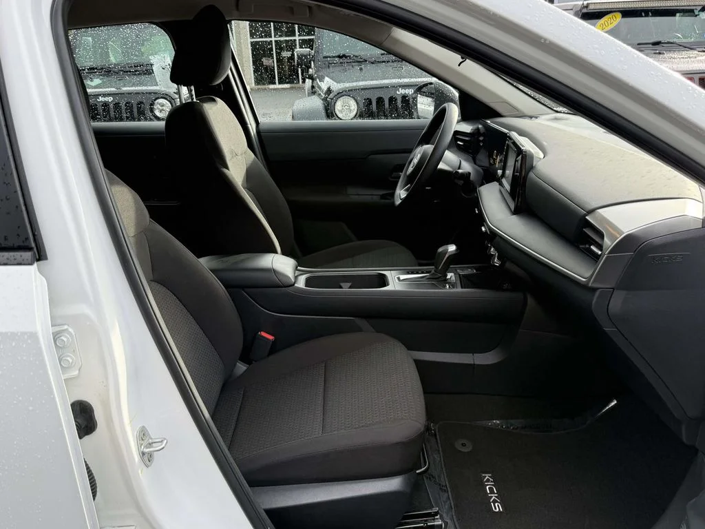 Used 2025 White Nissan S image 15