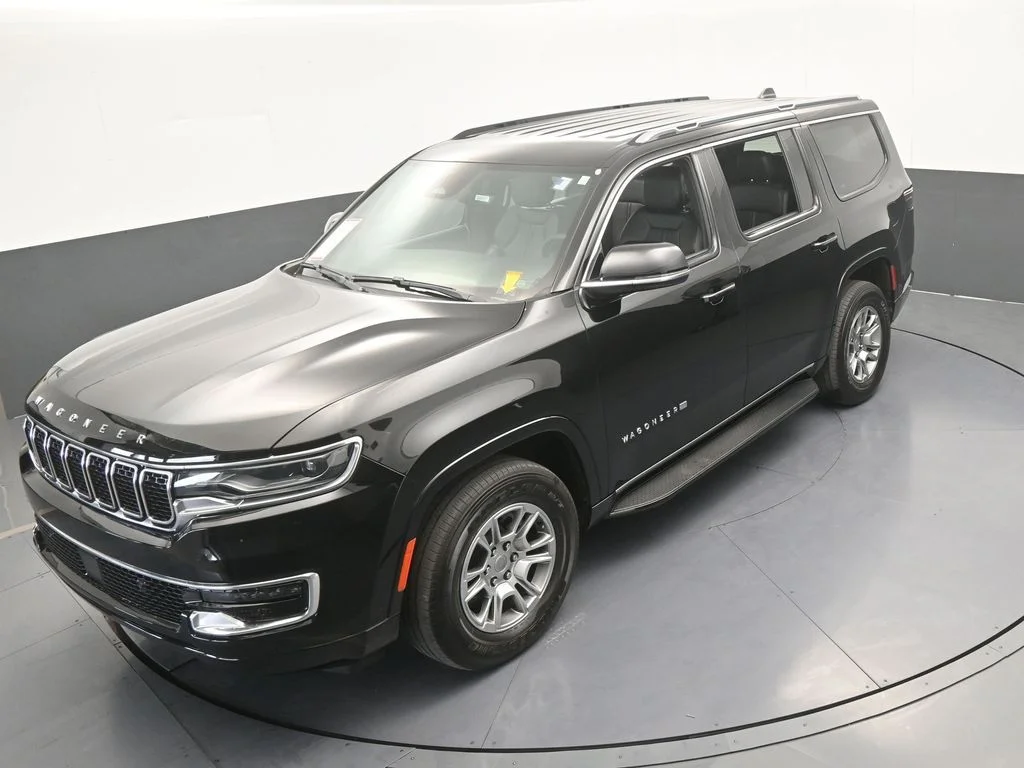 Used 2023 Diamond Black Crystal Pearlcoat Jeep Base image 53