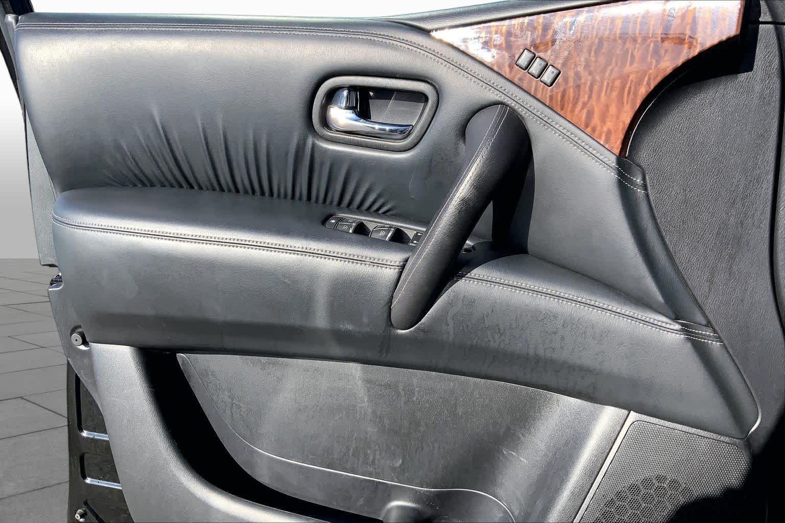 Used 2018 Super Black Nissan SL image 22