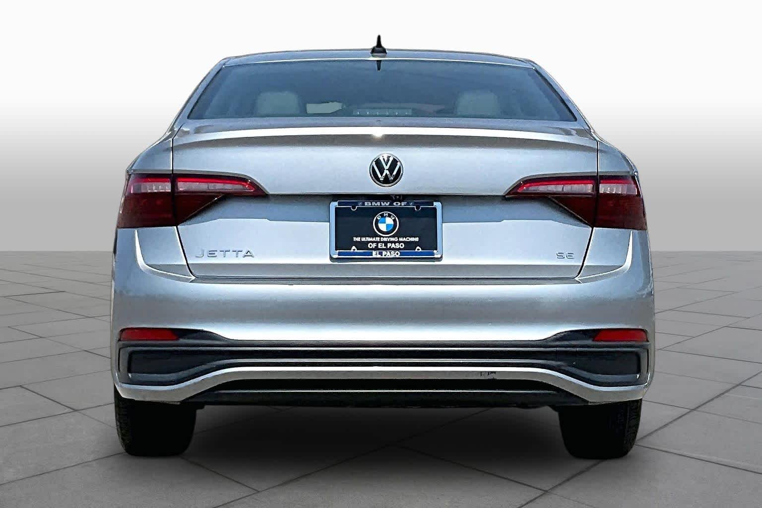 Used 2024 Deep Black Pearl Volkswagen SE image 4