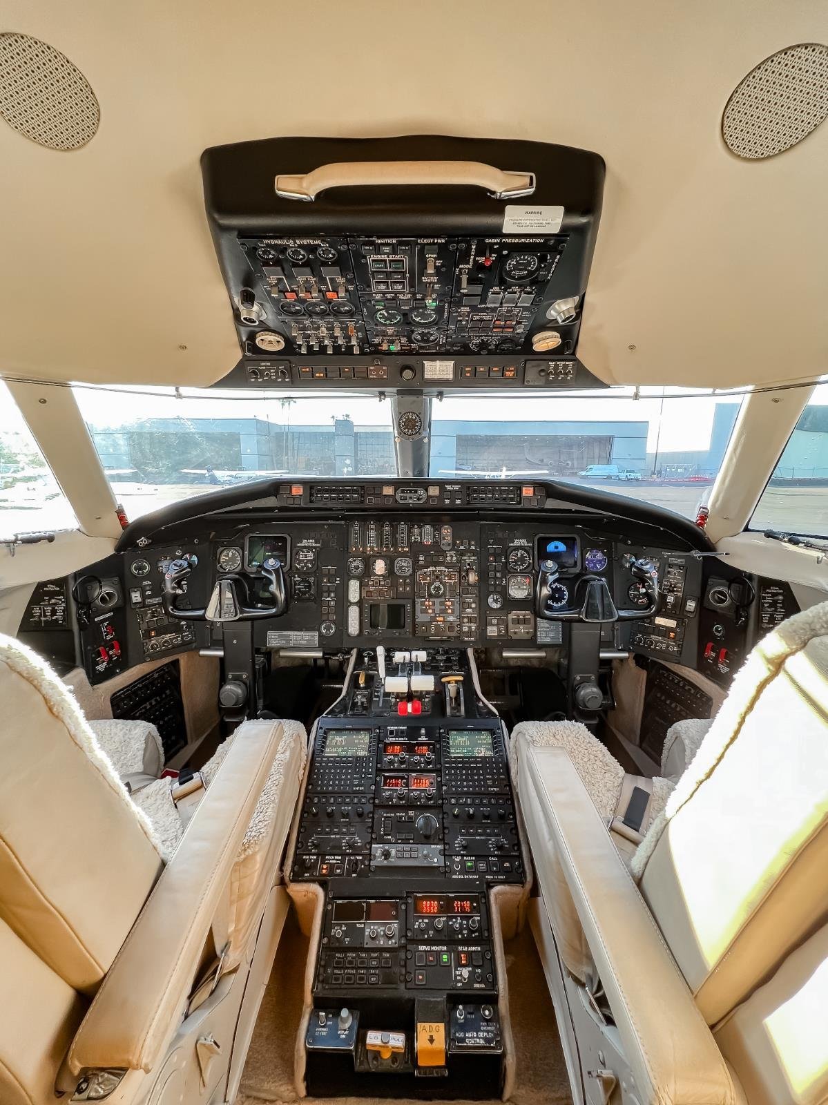 Used 1983 white BOMBARDIER 601 image 15