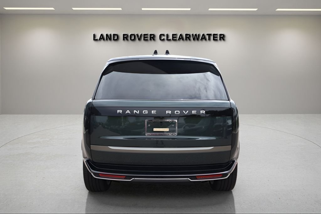 New 2026 Belgravia Green LAND ROVER SE image 4