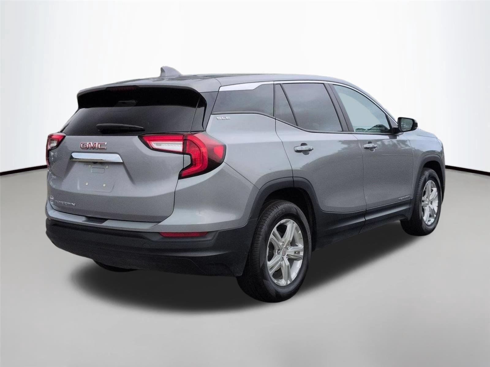 Used 2024 Sterling Metallic GMC SLE image 5