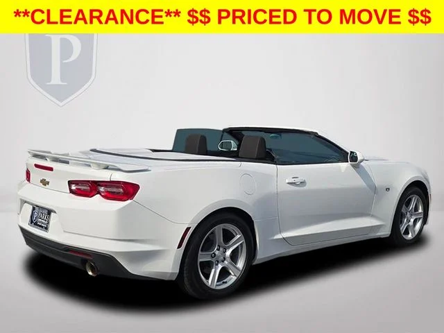 Used 2023 White Chevrolet 1LT image 6