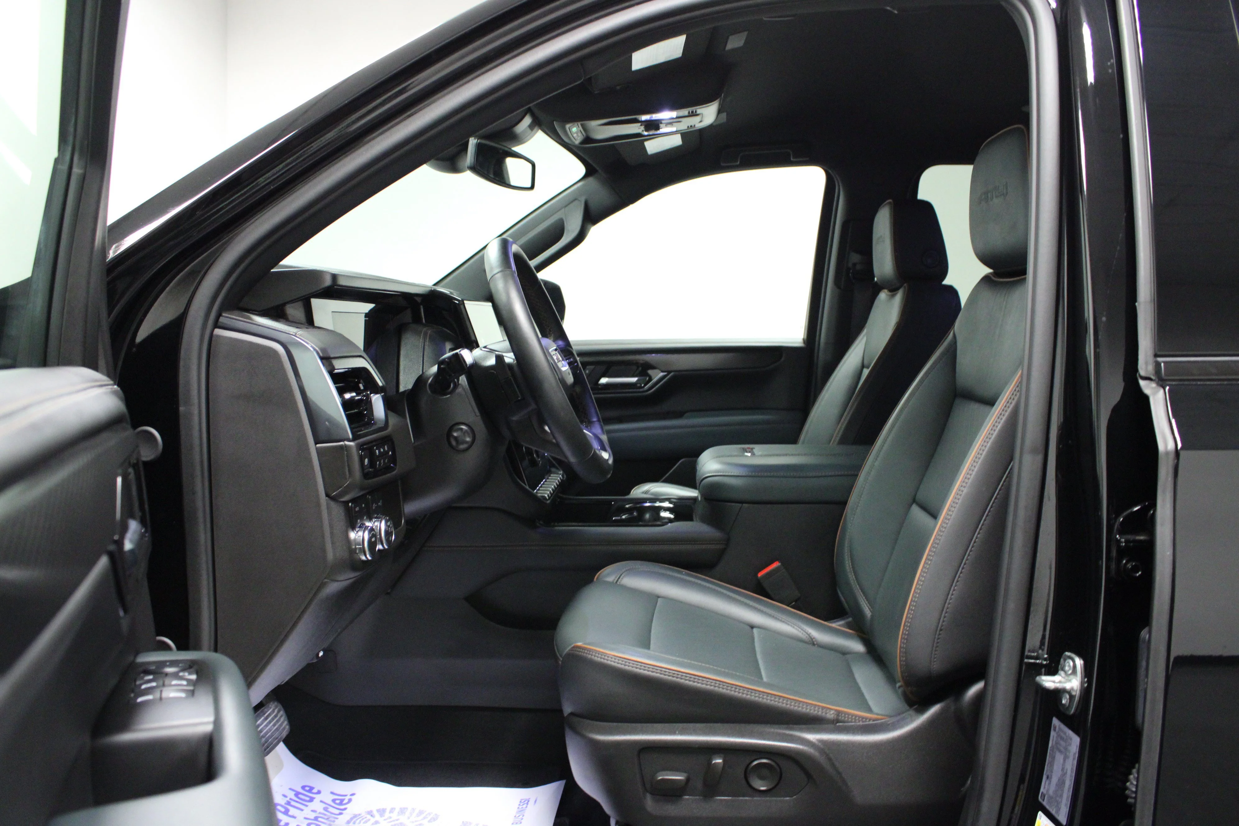 Used 2025 Onyx Black GMC AT4 image 12
