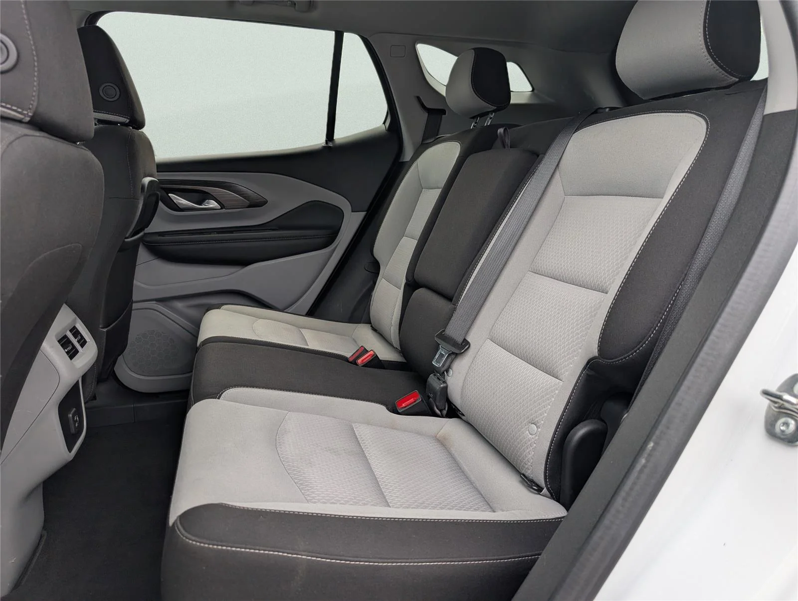 Used 2024 Summit White GMC SLE image 32