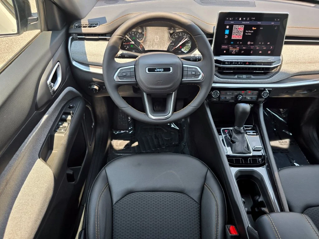 New 2026 White Jeep Latitude image 29