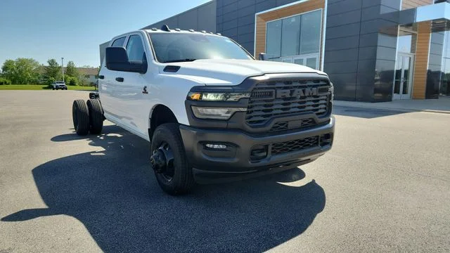 New 2026 Bright White Clear-Coat Exterior Paint RAM Tradesman image 18