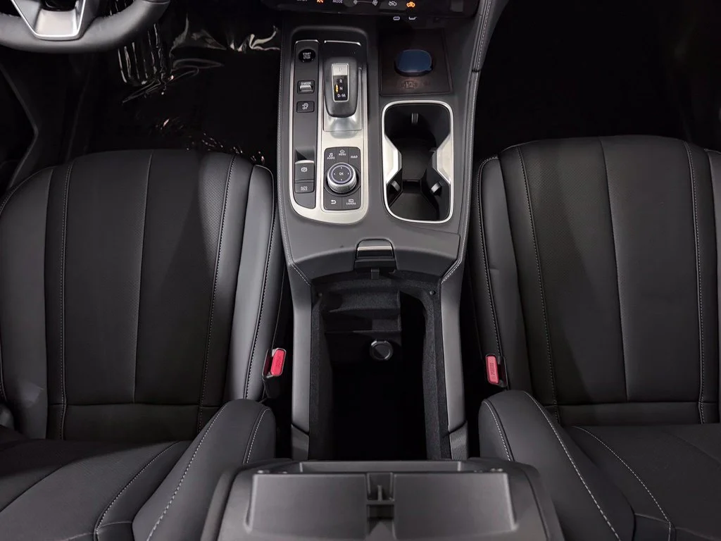 New 2027 2T RAD WHT INFINITI Sport AWD image 36