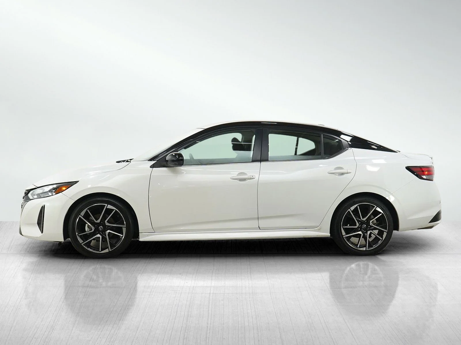 Used 2025 Nissan Sentra SR with VIN 3N1AB8DV1SY291476 for sale in Burnsville, Minnesota