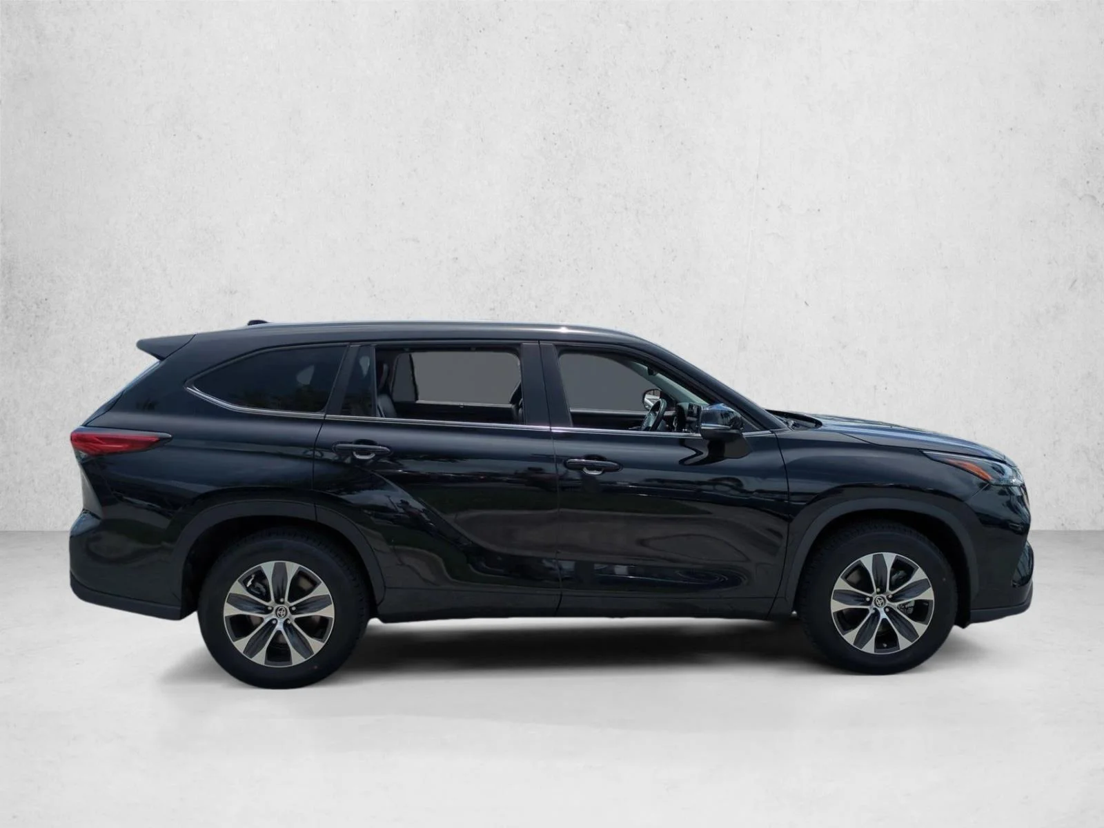 Used 2023 Midnight Black Metallic Toyota XLE image 4