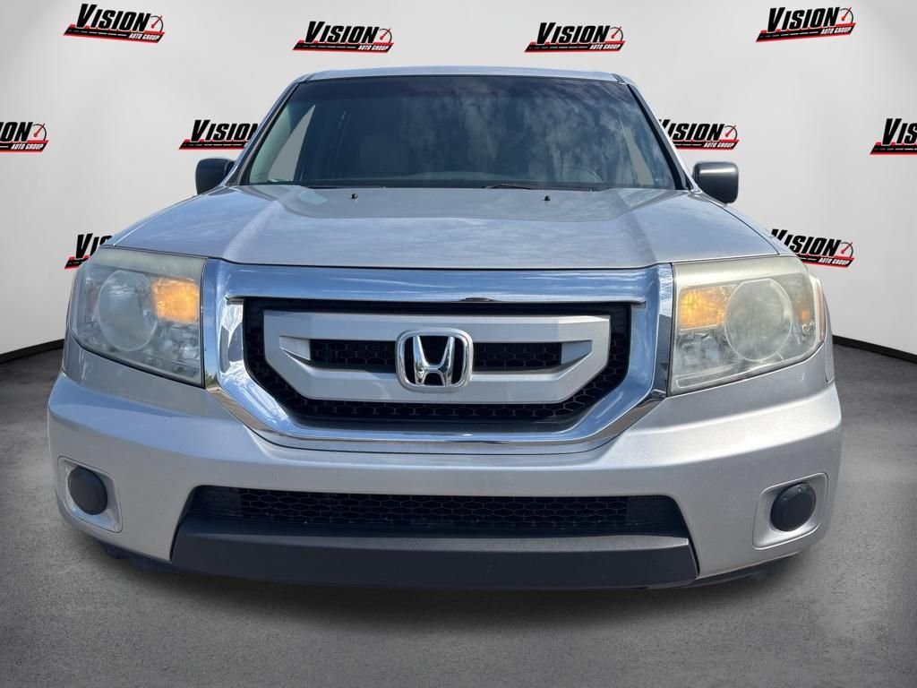 Used 2011 Silver Honda LX image 2