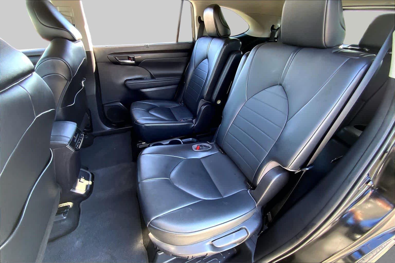 Used 2021 Midnight Black Metallic Toyota XLE image 20