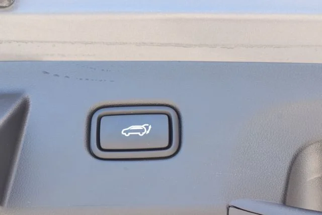 Used 2025 Gray Hyundai SEL Convenience image 15