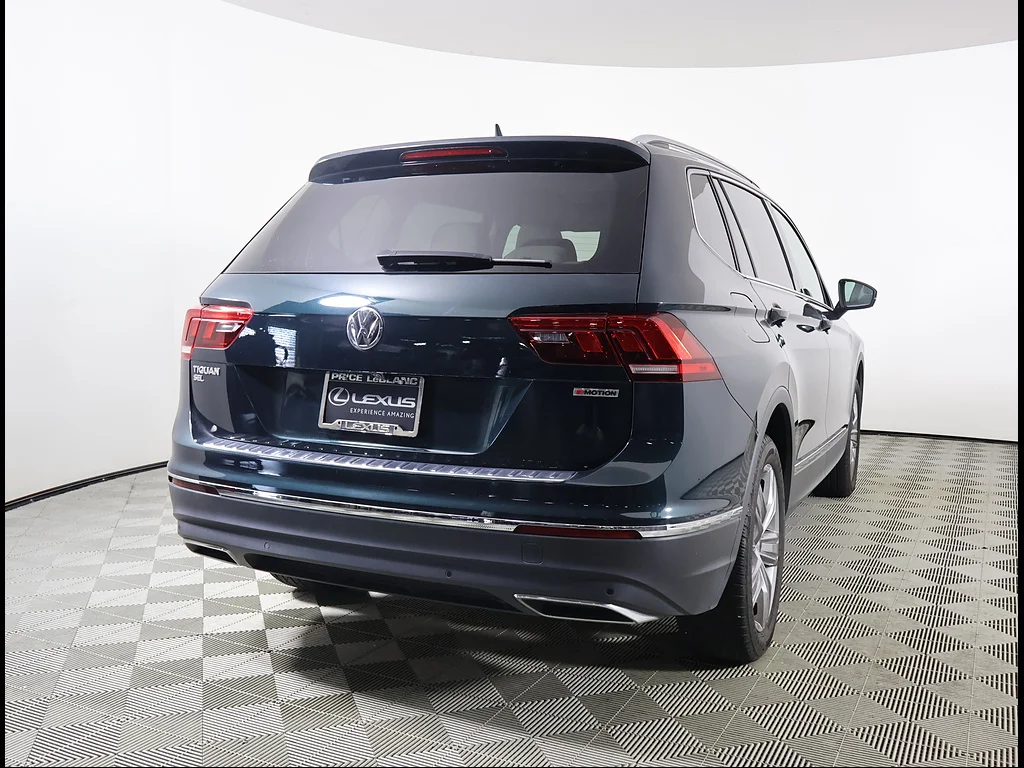 Used 2019 Dark Moss Green Metallic Volkswagen 2.0T SEL Premium 4Motion image 5
