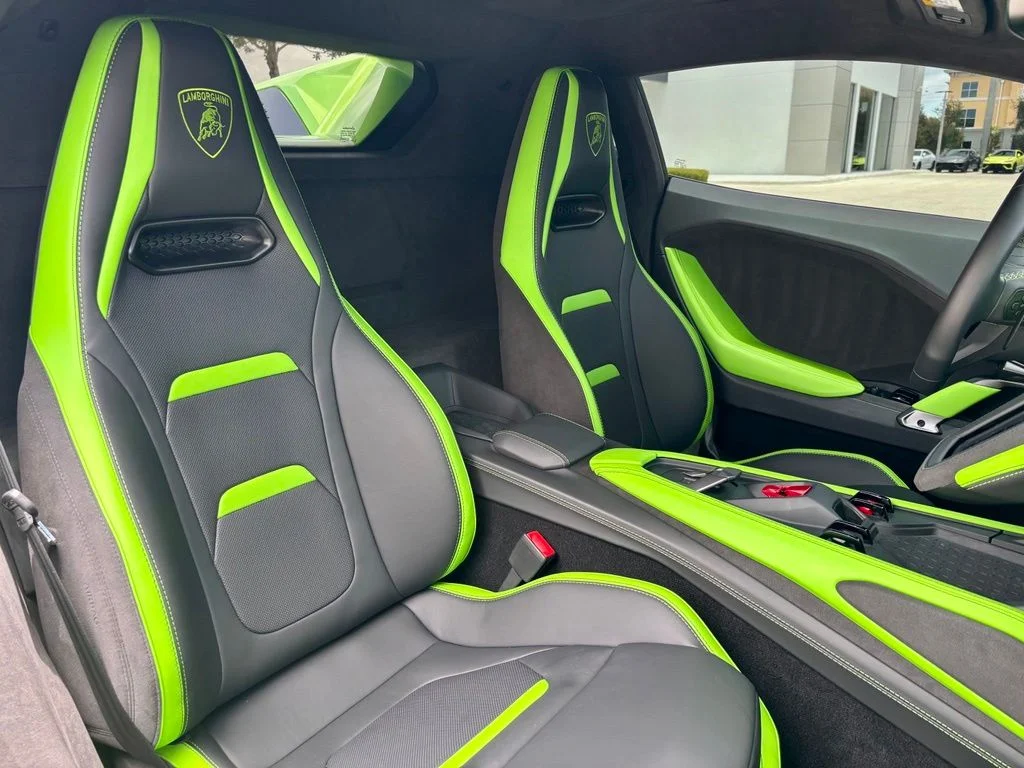Used 2026 Verde Selvans Metallic Lamborghini  image 22