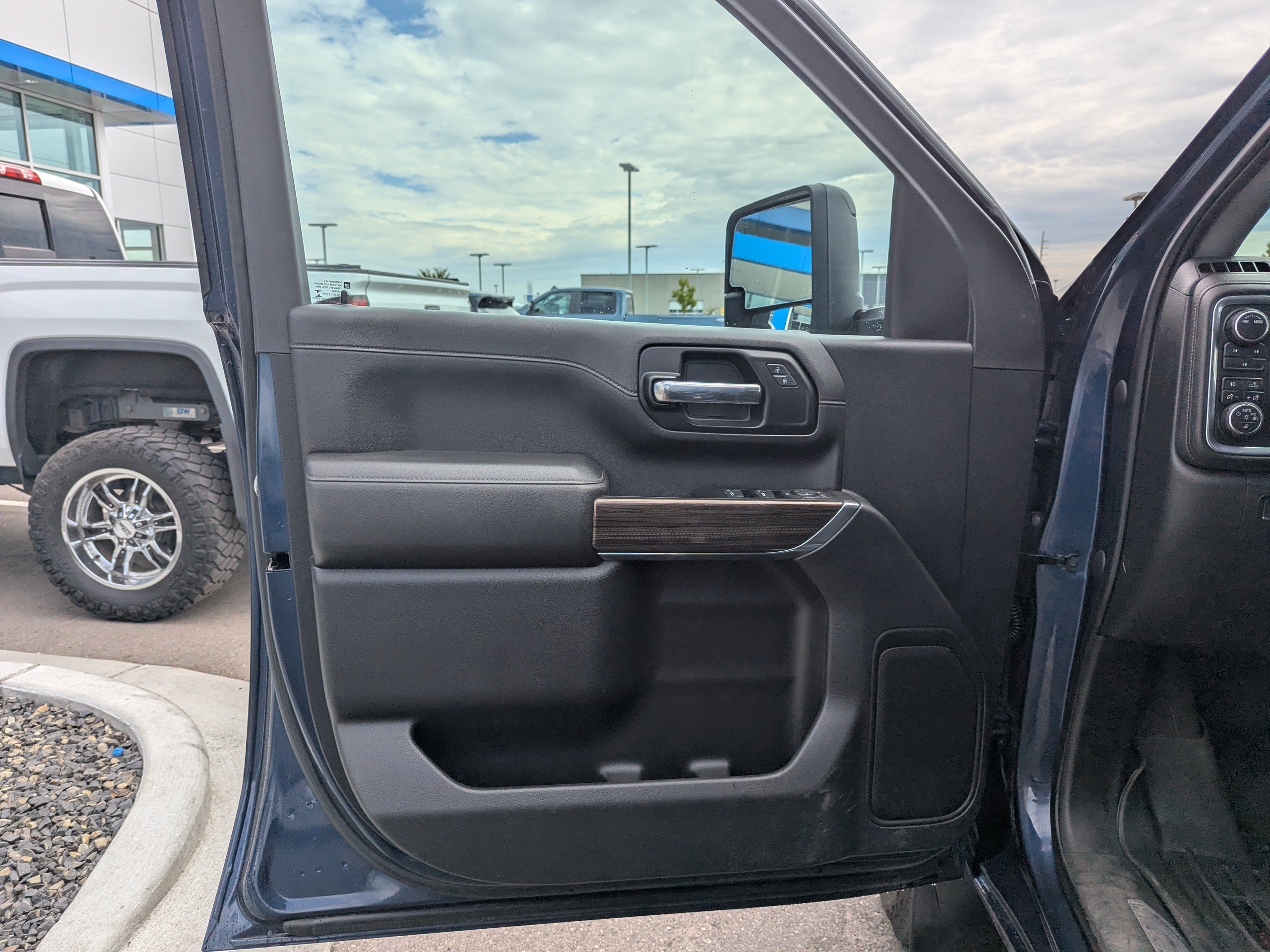 Certified Used 2023 NORTHSKY BLUE METALLIC Chevrolet LT image 10